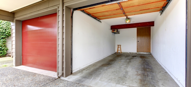 Installazione dellapriporta per garage a vite