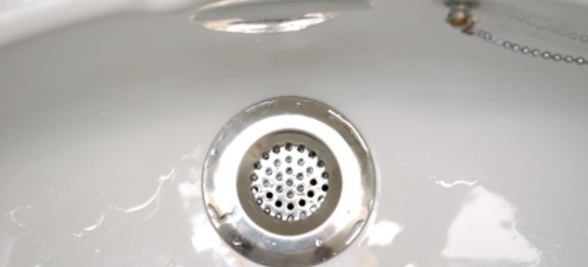 Mantenimento dello scarico della vasca da bagno non ostruito e